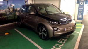 2015-BMW-i3-front-34jpg-e14449464317244