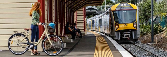 train-arrives-941