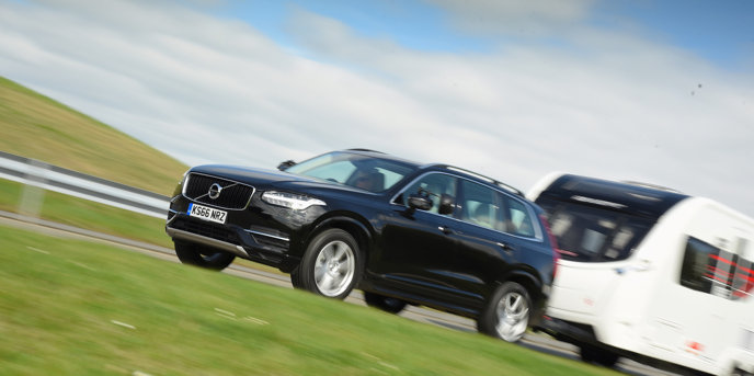 209600_Volvo_XC90_T8_voted_Best_Hybrid_at_Tow_Car_Awards_2017