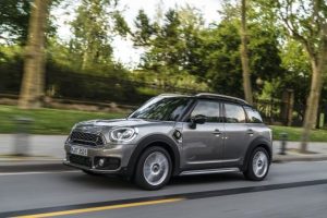 P90257637_lowRes_mini-cooper-s-e-coun