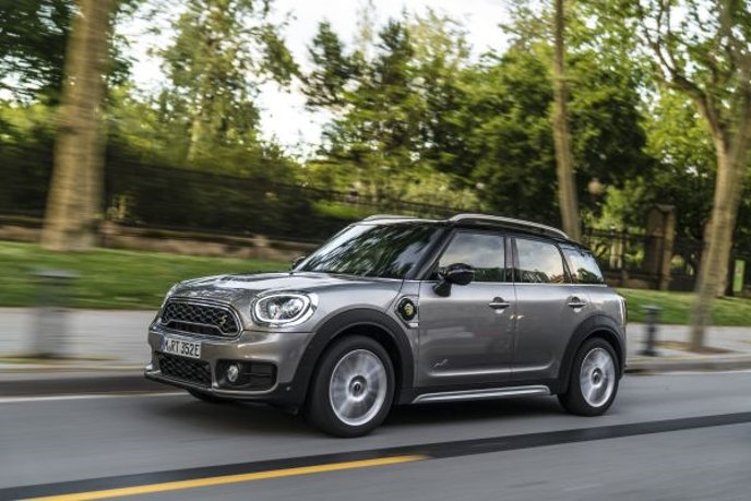 P90257637_lowRes_mini-cooper-s-e-coun