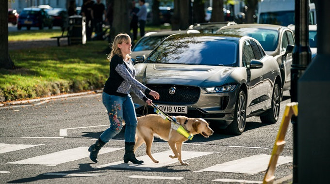 Jag_I-PACE ped alert 1