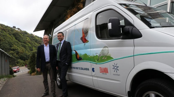  James Shaw, right, and EECA chief executive Andrew Caseley.