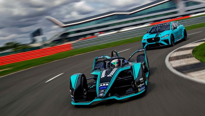 Jaguar_I-TYPE3_I-PACE_eTROPHY_on_track_190918 (1)