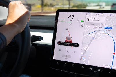 Tesla lane-corrective-steering (1)