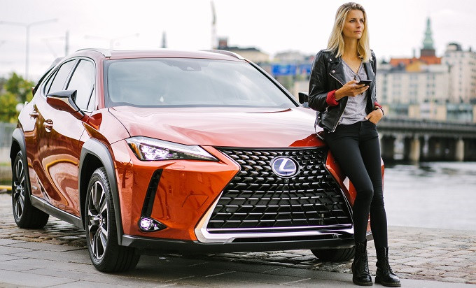 Lexus UX 250h F Sport 2019 1