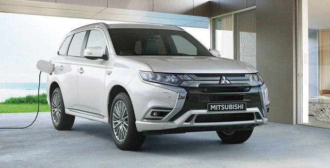 Outlander-PHEV-(3)_LR