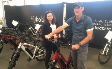 Liz Scott and Glen Cadwallader of Waiheke Island check out Hikobike e-bikes.