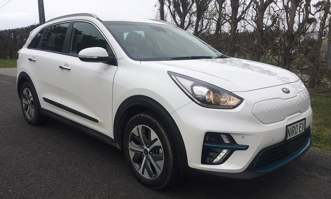 Kia Niro EV EX 455 roadside 1