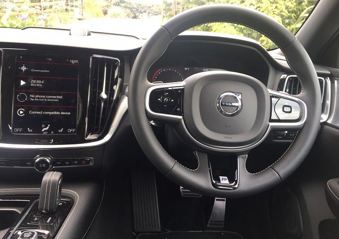 Mercedes-Benz EQC steering wheel