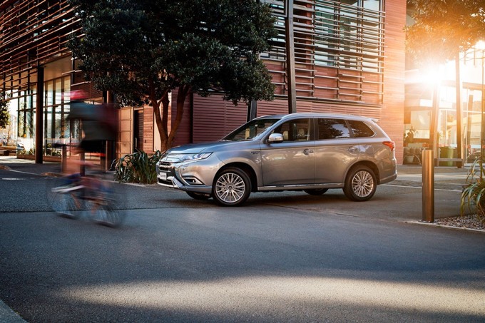 mitsubishi-outlander-phev-2020 1