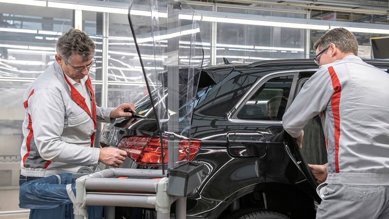 2020_Audi_gradually_restarts_production_001