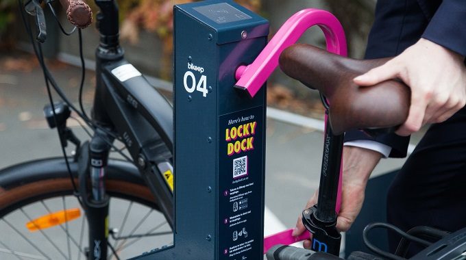 Locky Dock_swing arm 2