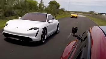 Tesla Model S Raven vs Porsche Taycan DragTimes 2