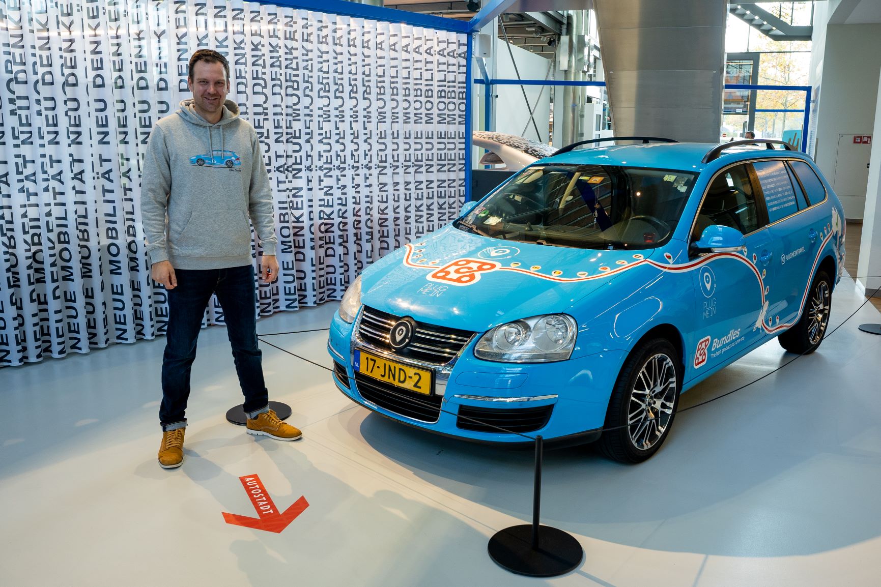 Wiebe Wakker at VW exhibition 1 small