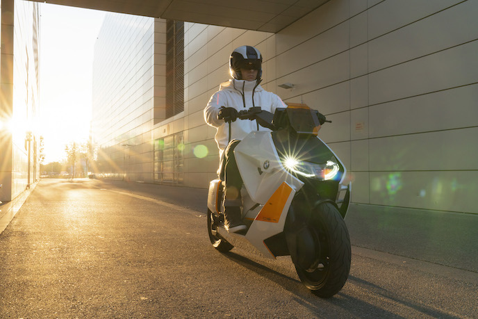 BMW-Motorrad-Definition-CE-04-001