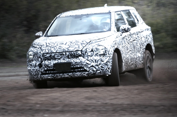Mitsubishi-Outlander-2022