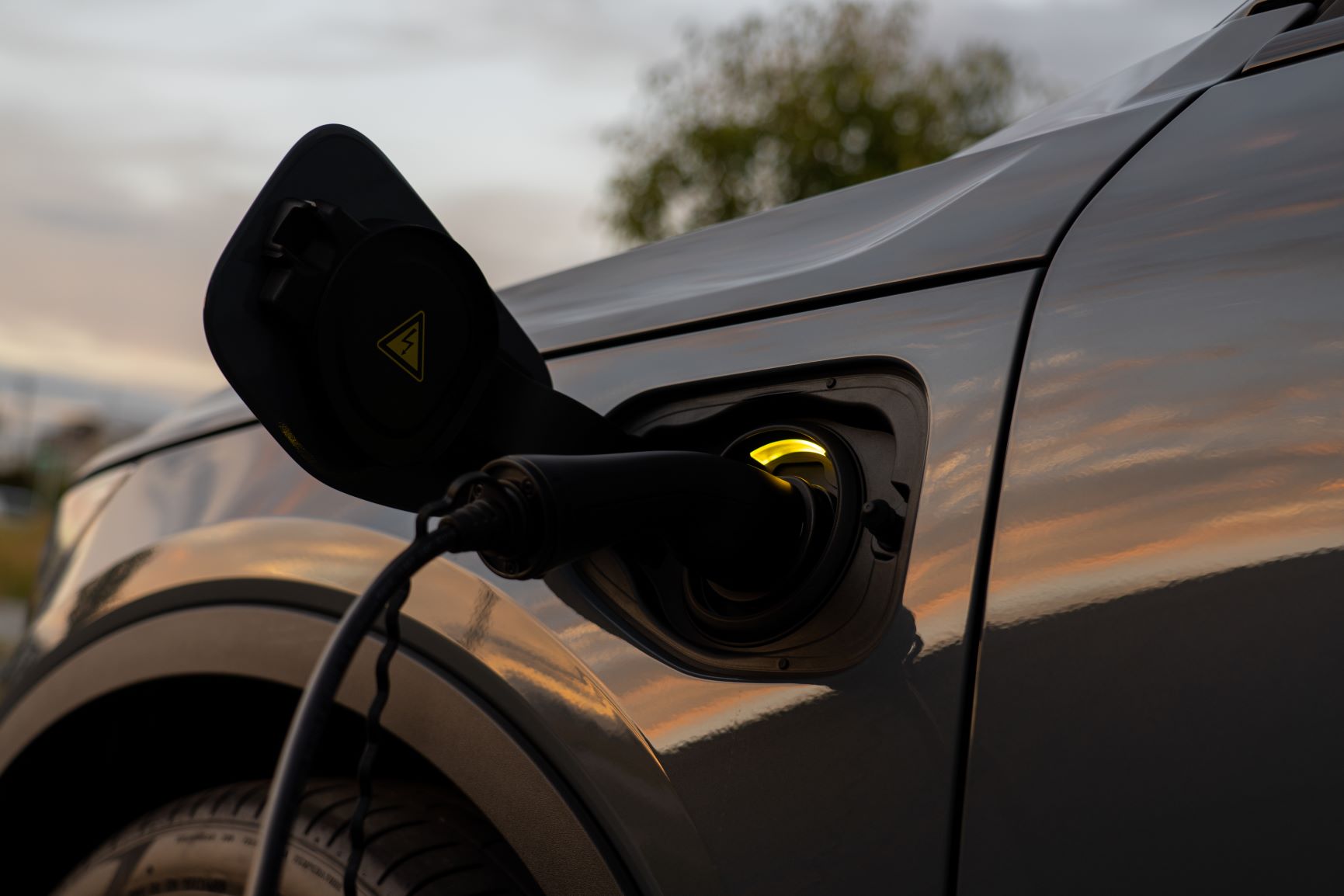 Volvo-XC40-100-charging-small-2