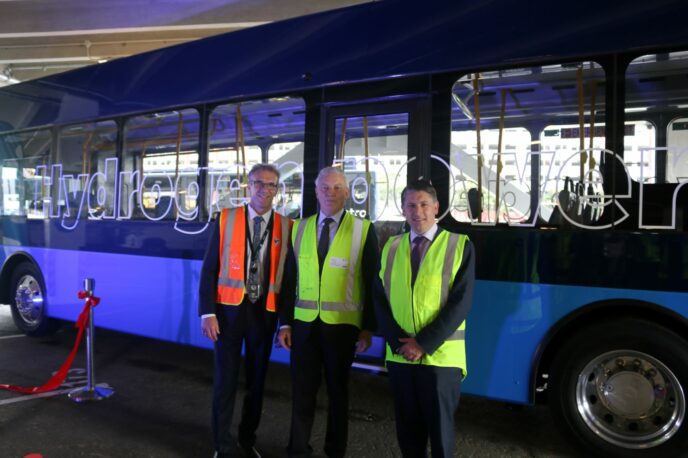 AT-hydrogen-bus-launch-small-Koper-Goff-Wood-etc