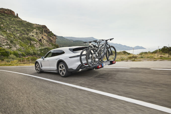 Taycan-Cross-Turismo-triple-bike-rack