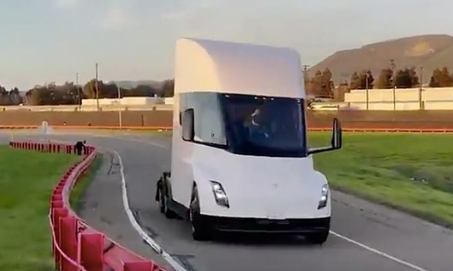 Tesla Semi on test track March 2021 2