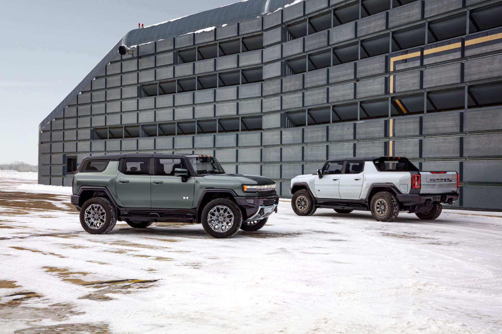 GMC-HUMMER-EV-SUV-2024-small