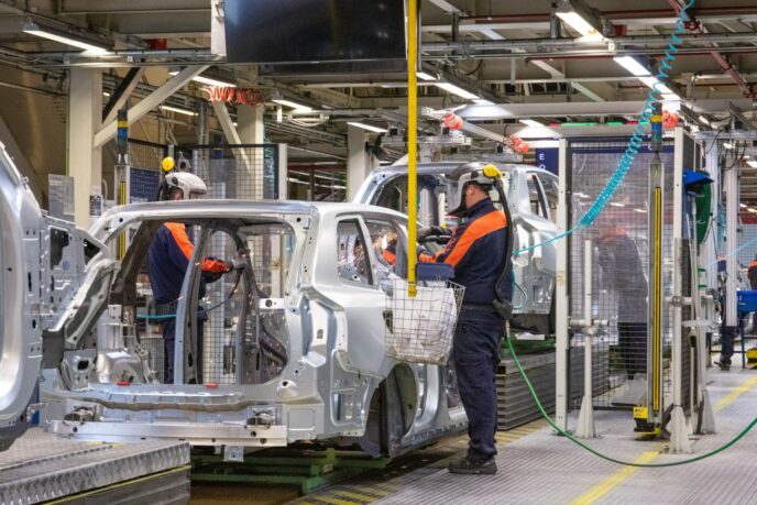 Volvo-Cars-Torslanda-plant-2-small
