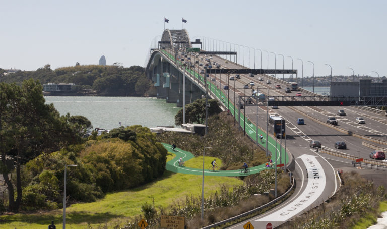 cycle-lane-over-harbour-bridge-artist-impression-credit-Paul-Roper