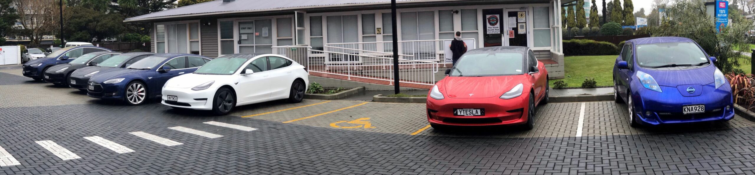 EV-gather-at-Lincoln-Rd-Better-NZ-Trust-Paul-Cockerton-1-small