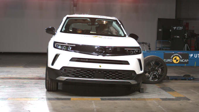 Euro-NCAP-Vauxhall-Opel-Mokka-side-impact-test