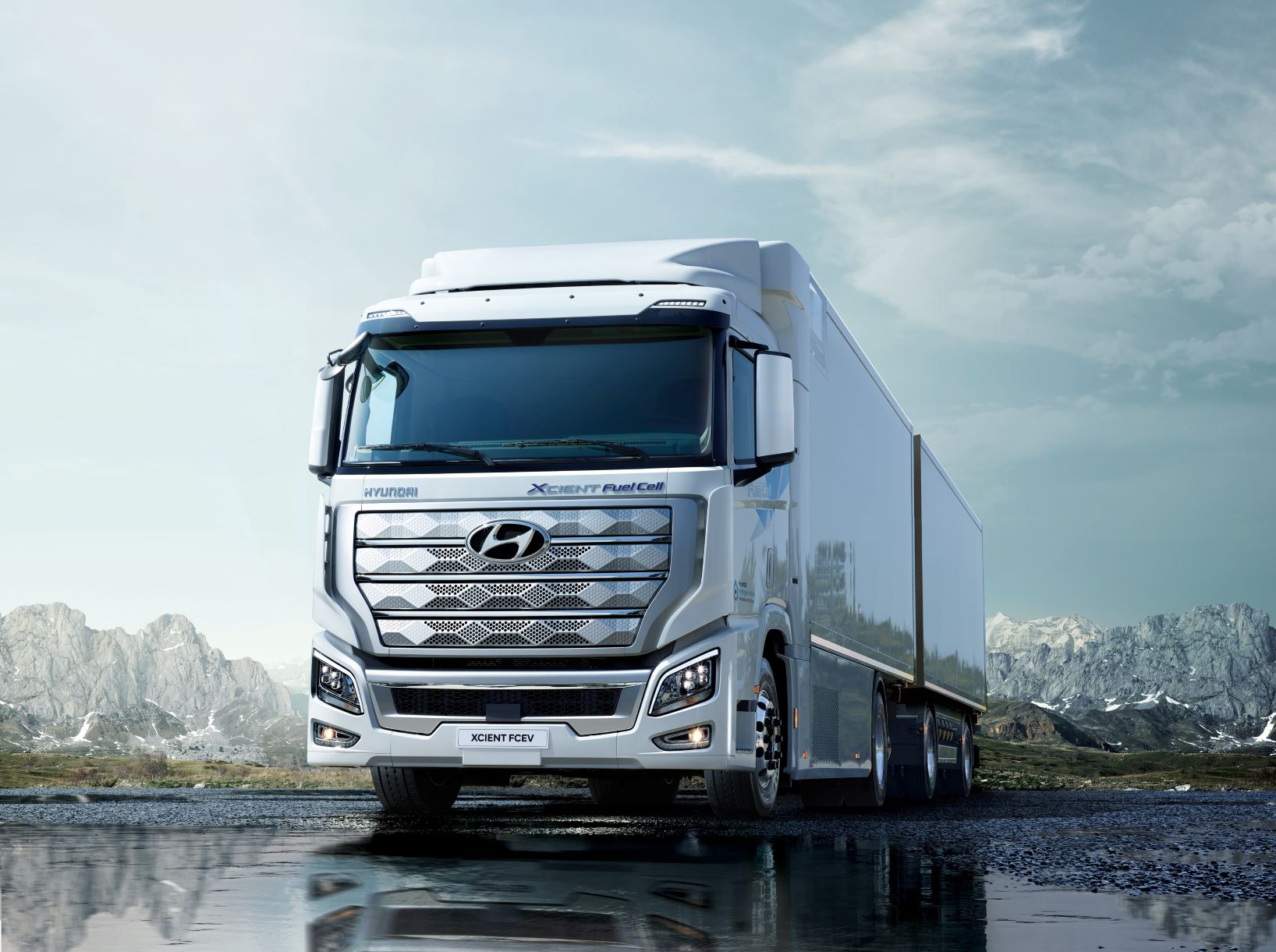 Hyundai XCIENT Fuel Cell Truck 01 small