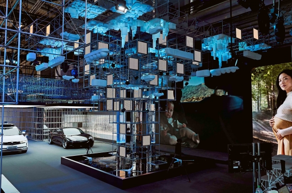 Hyundai-IAA-Mobility-2021-display-2