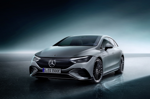 Mercedes-Benz-EQE-1