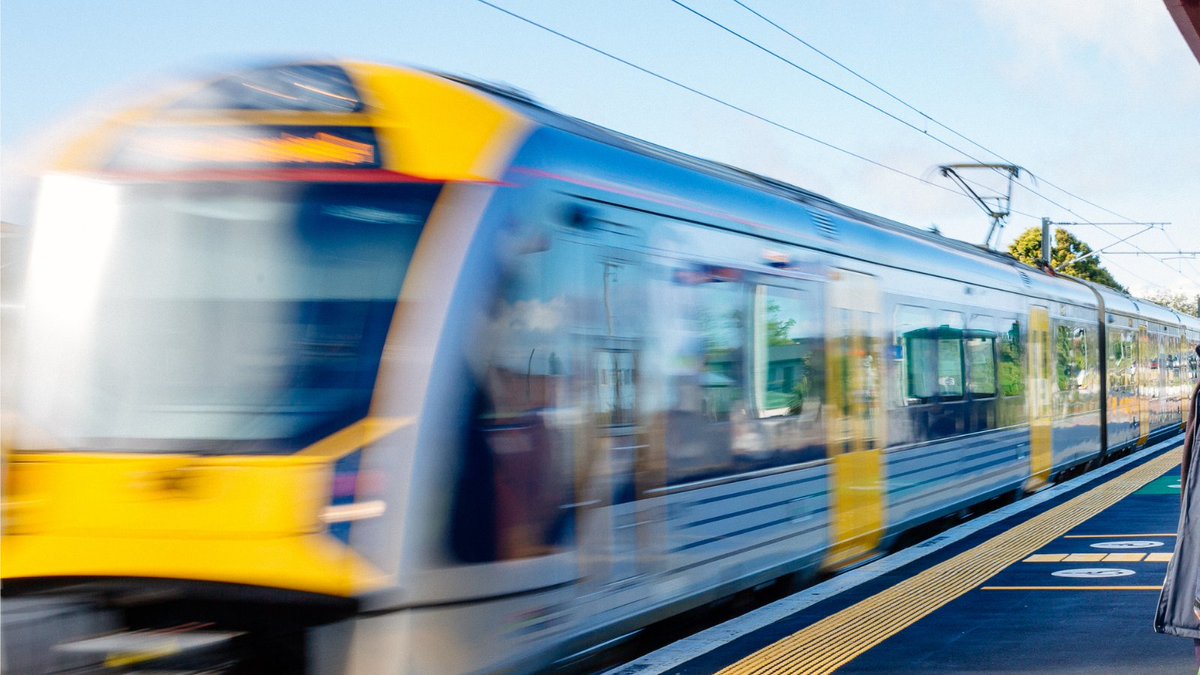 Auckland-electric-train-1