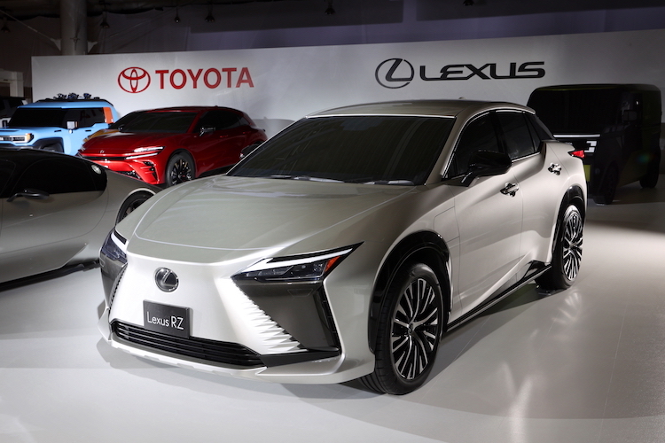 Lexus-RZ-450e-001