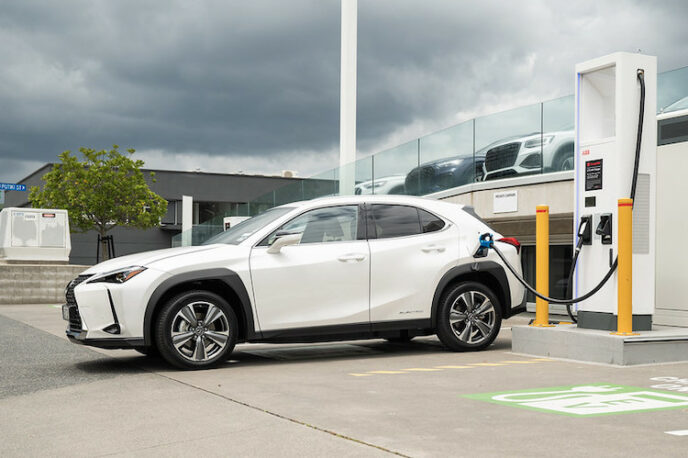 Lexus-UX300e-Limited-001