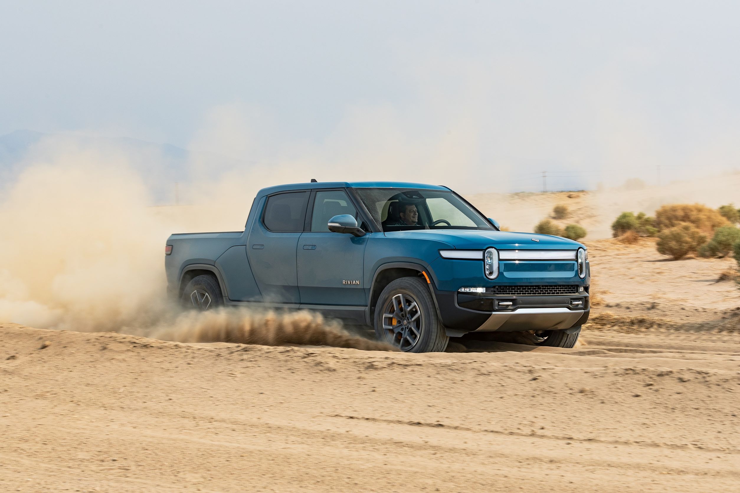 Rivian-R1T-MotorTrend-1-small
