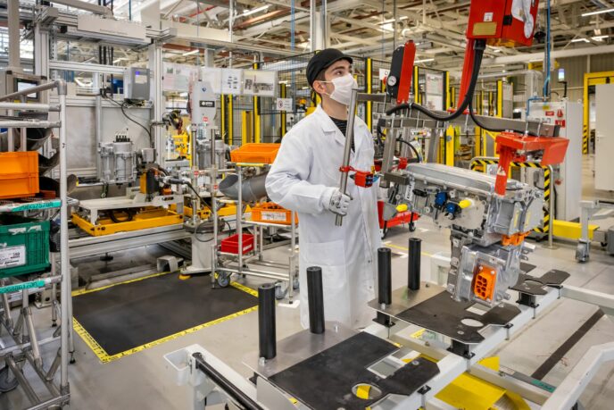 Electric-motor-Renault-Cleon-factory-small