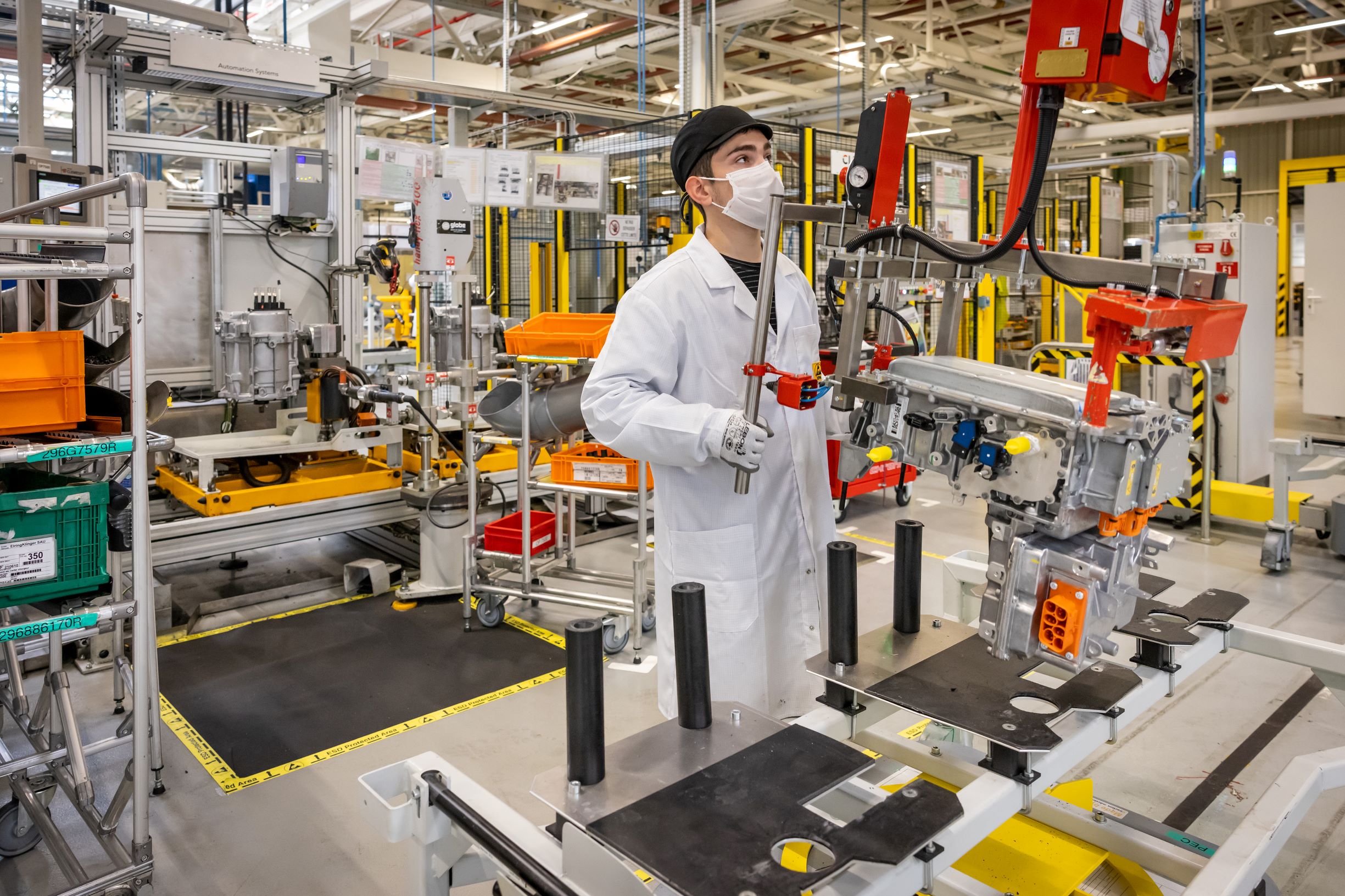 Electric-motor-Renault-Cleon-factory-small