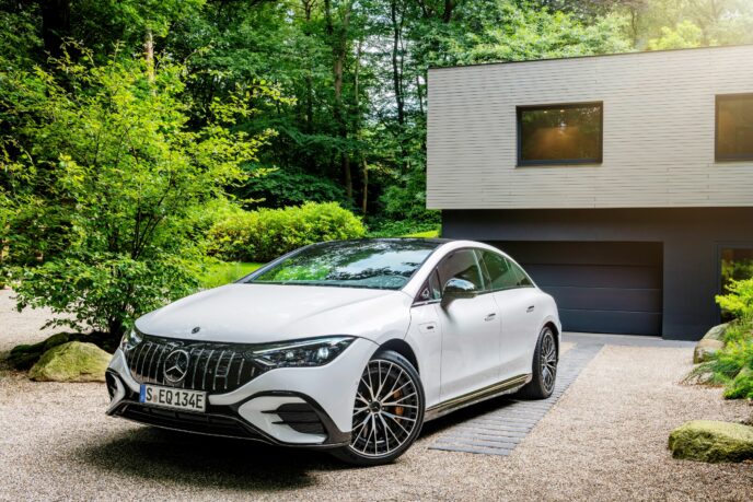 Mercedes-Benz-AMG-EQE-