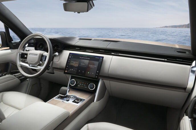 RR_22MY_03_Interior_Alexa_020222