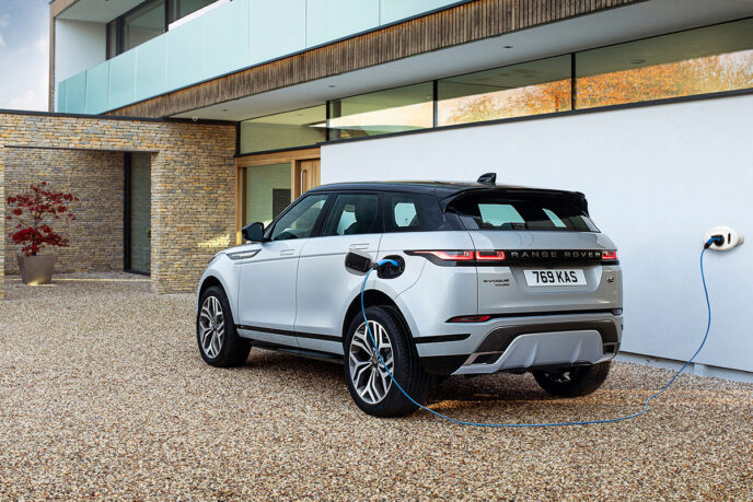 RR_EVQ_20MY_PHEV_220420_v2_03