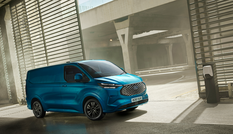 2022_FORD_E-TRANSIT_CUSTOM_02MED