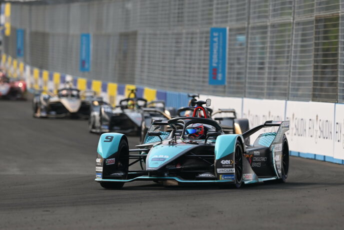 JAKARTA STREET CIRCUIT, INDONESIA - JUNE 04: Mitch Evans (NZL), Jaguar TCS Racing, Jaguar I-TYPE 5 during the Jakarta ePrix at Jakarta Street Circuit on Saturday June 04, 2022 in Jakarta, Indonesia. (Photo by Sam Bagnall / LAT Images)