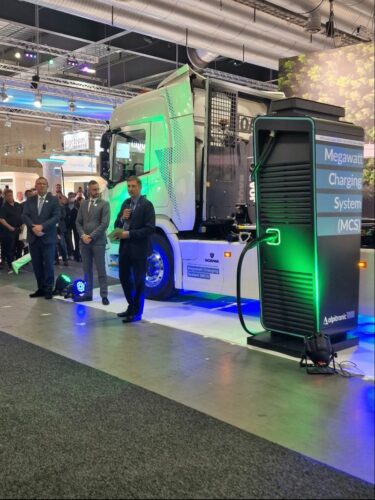 Megawatt-chargering-system-MCS-for-trucks-at-Oslo-EVS35