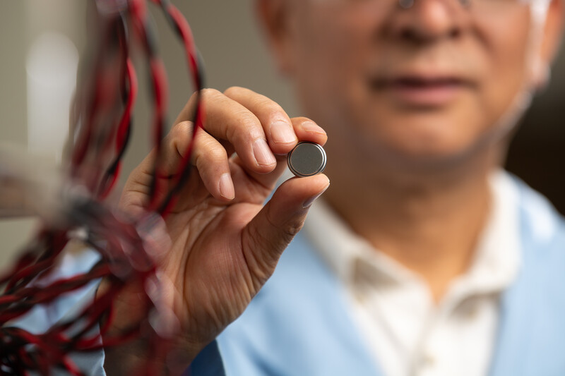 Battery-expert-Jason-Zhang-PNNL-Photo-Andrea-Starr