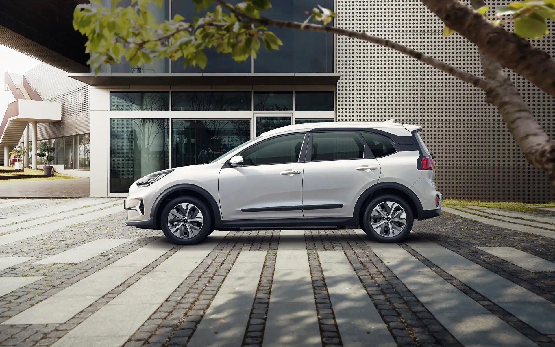 Niro Plus_Side profile