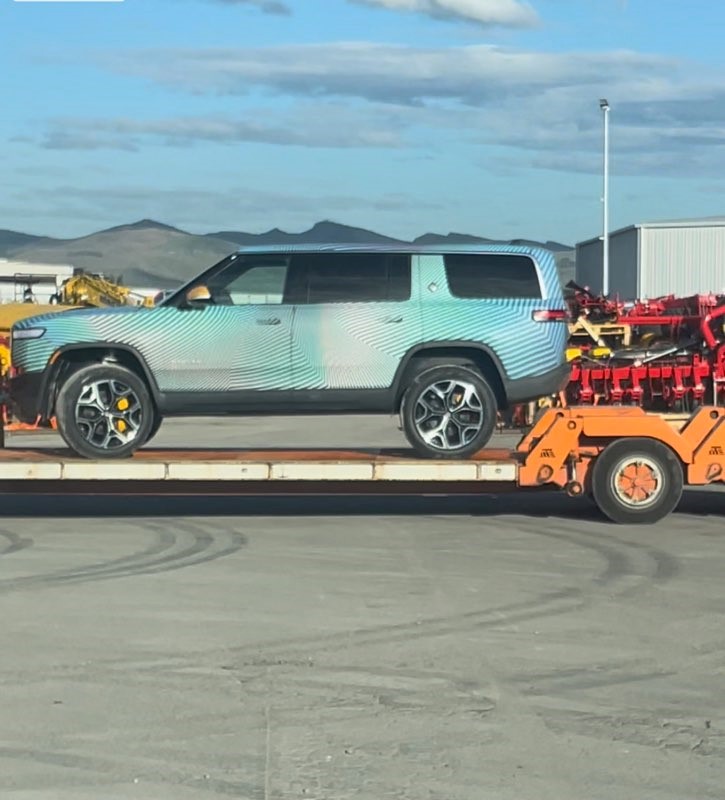 Rivian-R1S-spotted-in-Auckland