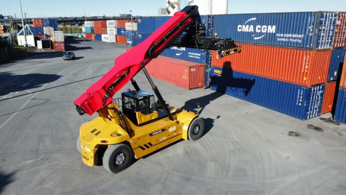Reach-stacker-Reliance-Transport