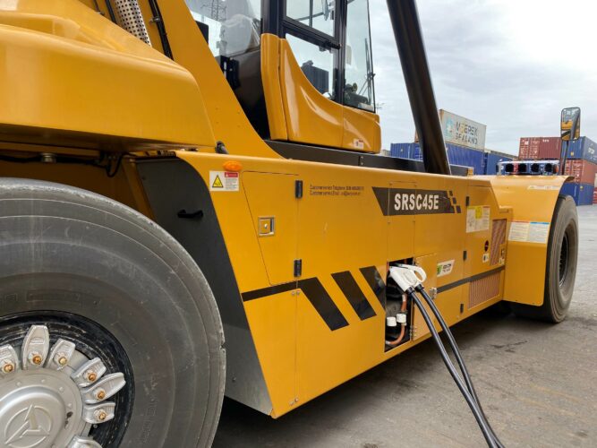 Reach-stacker-Reliance-Transport-electric-charging